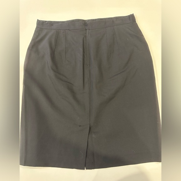 Black Pencil skirt - Picture 2 of 3